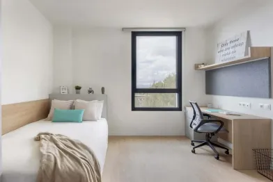 granada de ortak bir dairede kiralık oda
