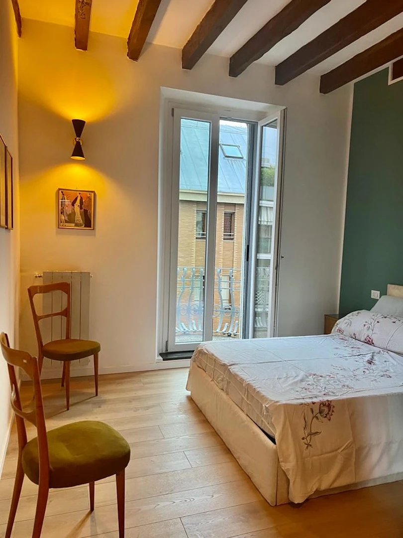 Appartamento con 3 camere da letto a milano