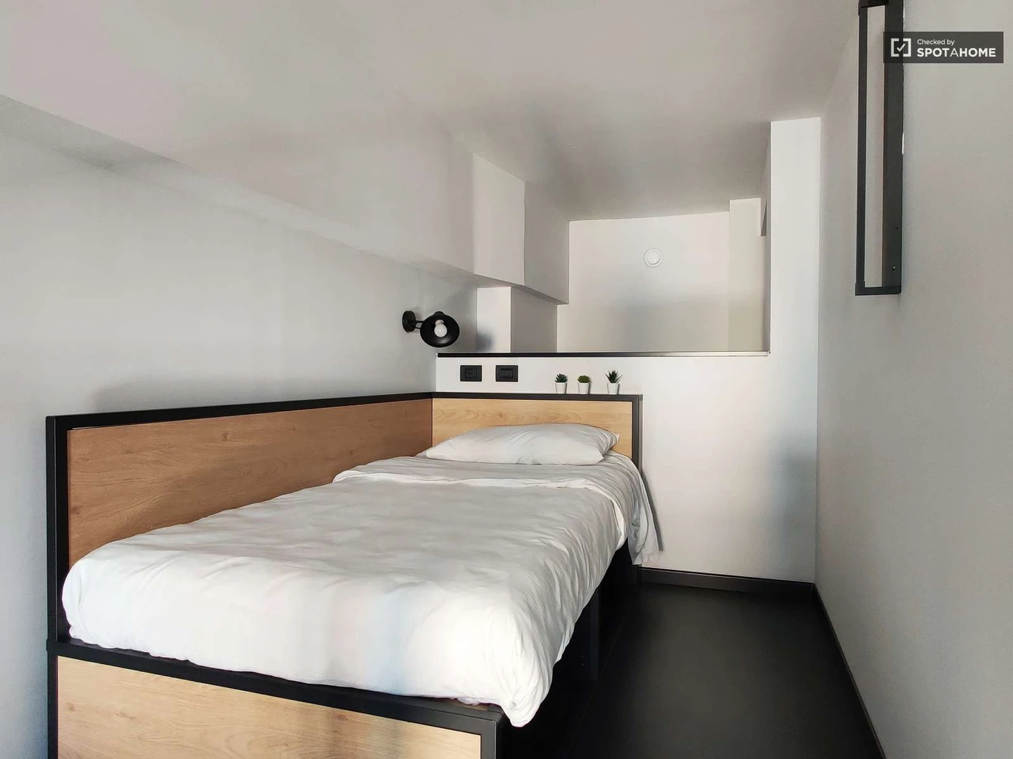 Pokój do wynajęcia z podwójnym łóżkiem w milano