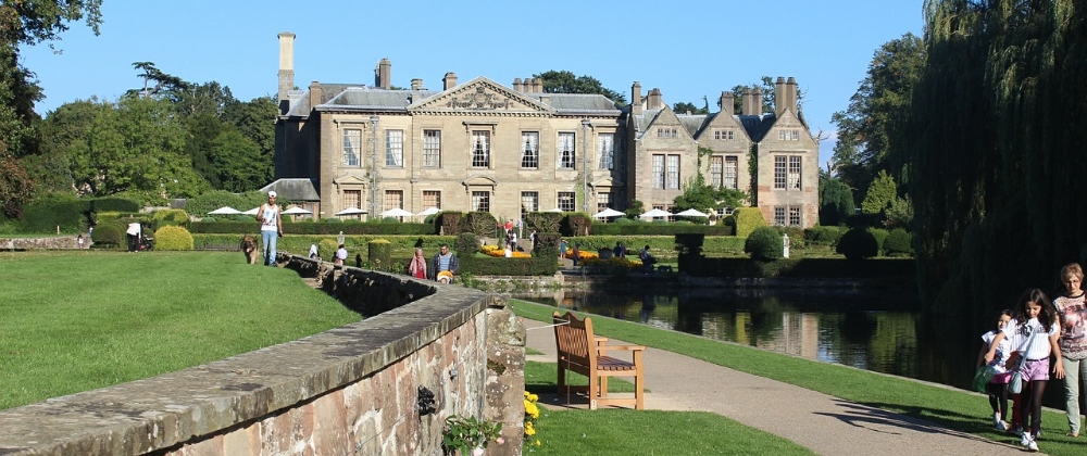 Flats, rooms and residences near the Warwick